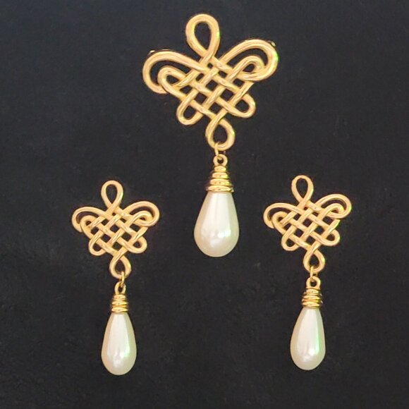 Alfred Sung Vintage Faux Tear Drop Pearl Love Knot Design Earring and Brooch Set - Picture 2 of 10